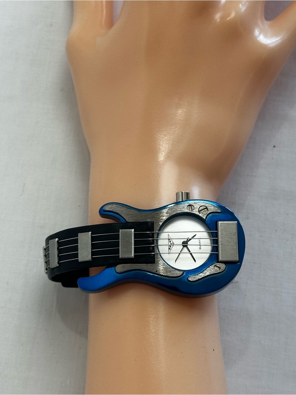 Y2K Electric Guitar Novelty Watch Blue Metal Rocker Aesthetic Quartz Wristwatch